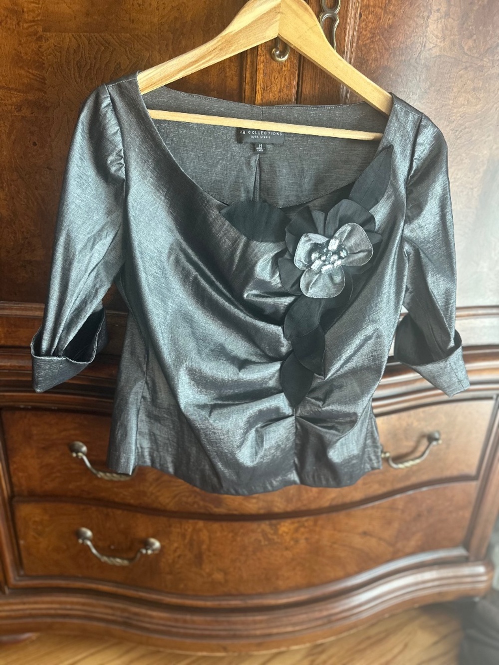 NWOT- KM Collections by Willa Bell Metallic Gunmetal Floral Evening Top Size 14